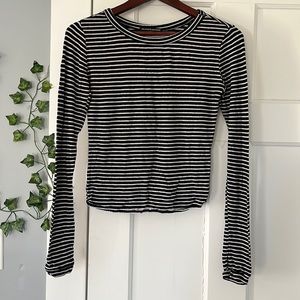 Cute long sleeve shirt(Bandy Melville)